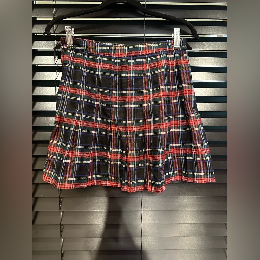 EUC Urban Outfitters Women' plaid pleated skirt. - Picture 3 of 8